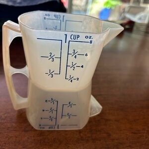 Vintage tupperware measuring cup.